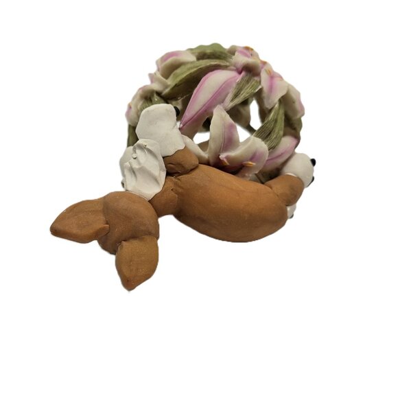 Sculpted Corgi on Top of a Ball of Pink Lilies Figurine, 2006 - Picture 8 of 9